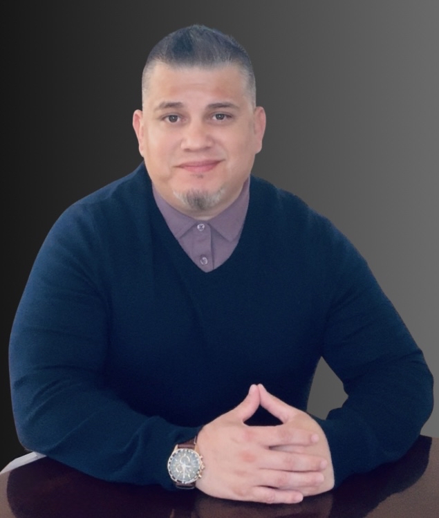 Robert Enriquez Photo